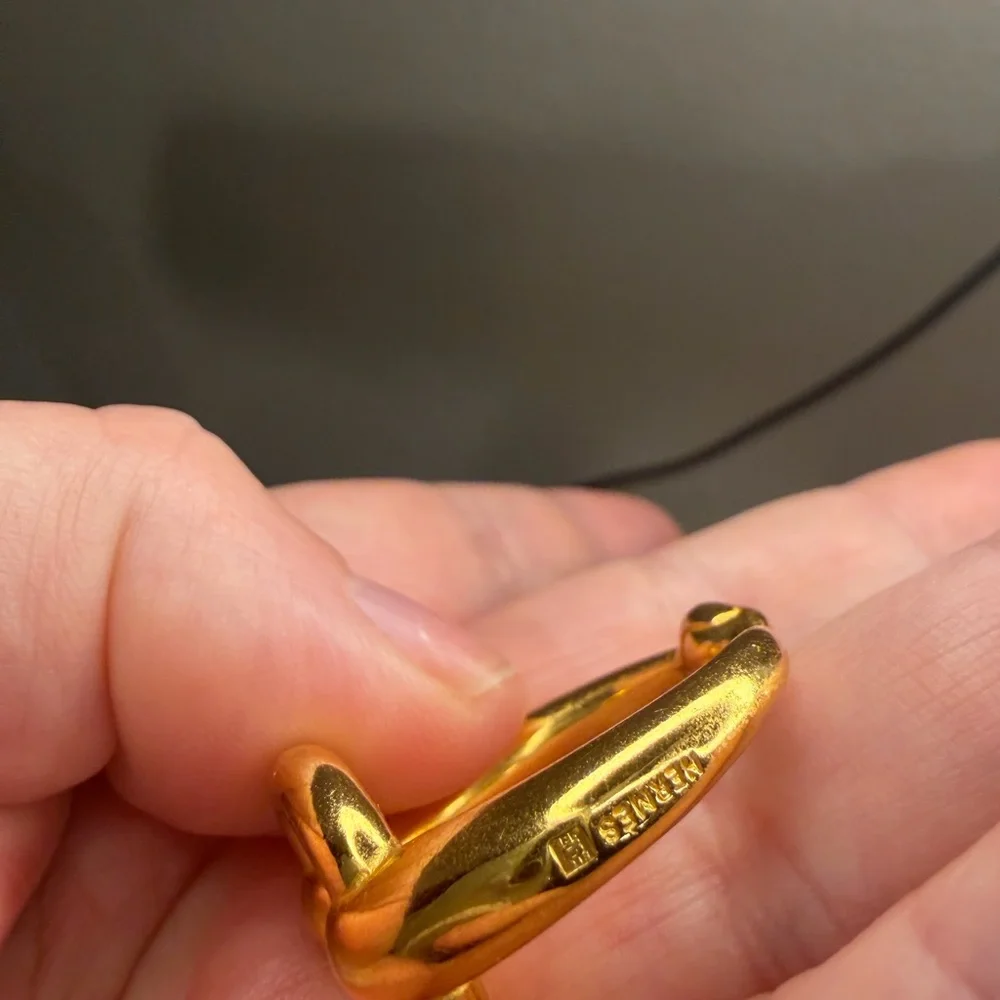 Hermès Luxurious Gold-Tone Scarf Ring authentic no tarnish. - Picture 5 of 7